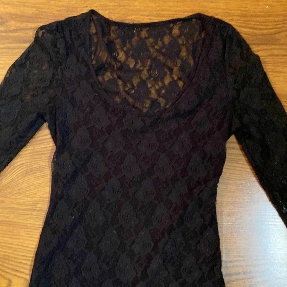 🌹Guess🌹 Black Lace Sleeves & Overlay Dress - Picture 2 of 7